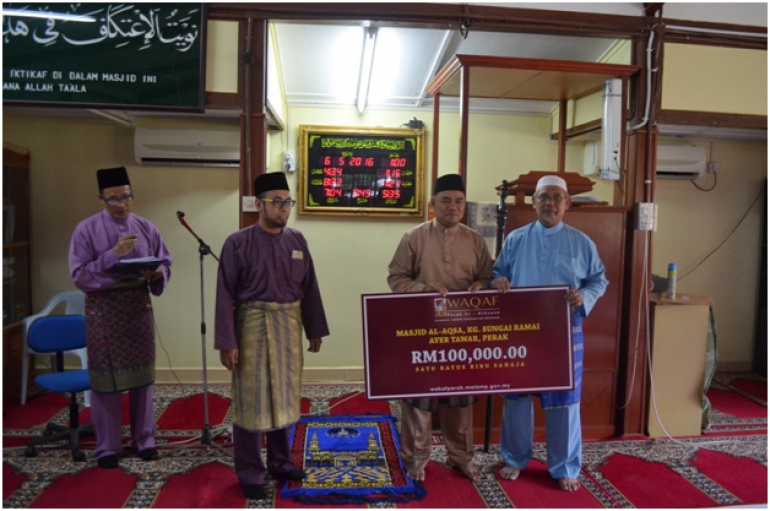 MAJLIS PENYERAHAN CEK DANA WAQAF PERAK AR-RIDZUAN (WPAR) KEPADA MASJID AR-RAHMAH,KG BENDANG KERING